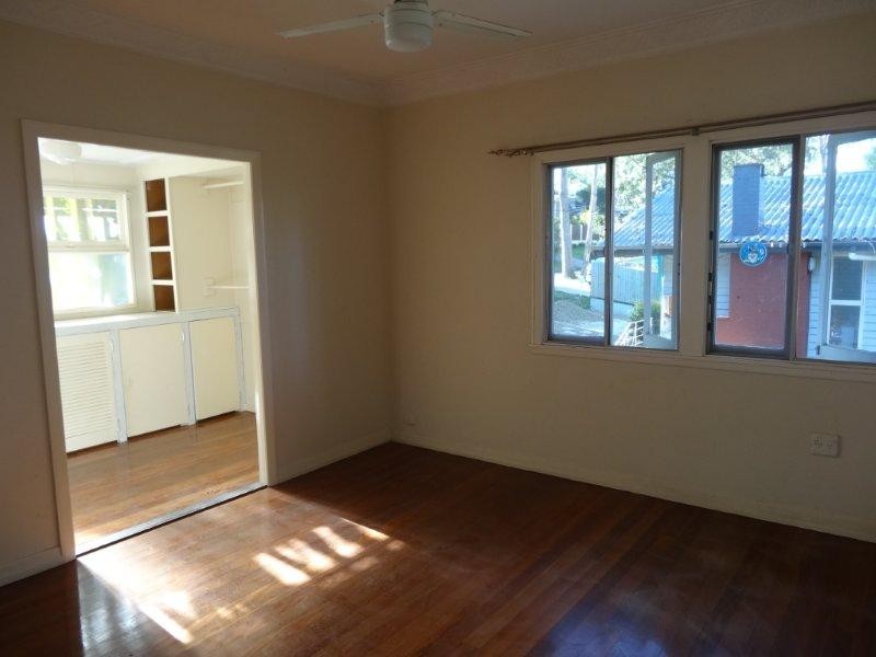 135 Ninth Avenue, St Lucia QLD 4067