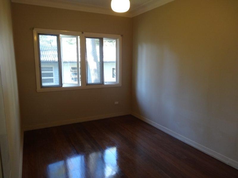 135 Ninth Avenue, St Lucia QLD 4067