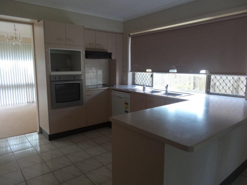 132 Greenford Street, Chapel Hill QLD 4069