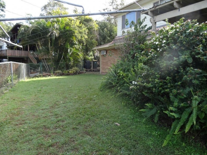 132 Greenford Street, Chapel Hill QLD 4069