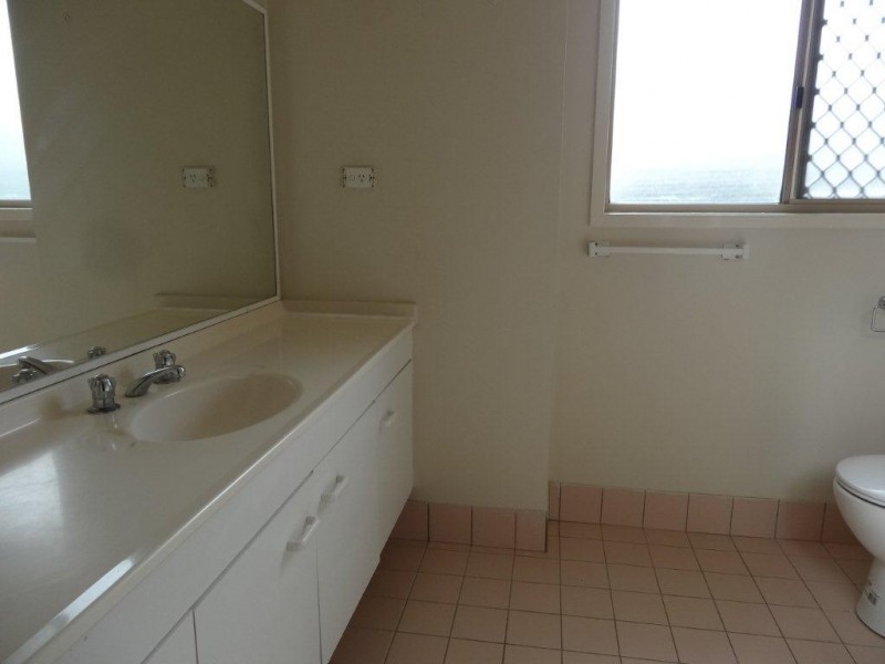 132 Greenford Street, Chapel Hill QLD 4069