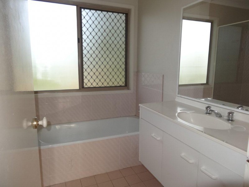 132 Greenford Street, Chapel Hill QLD 4069