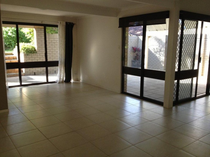 9 Staaten Street, Chapel Hill QLD 4069