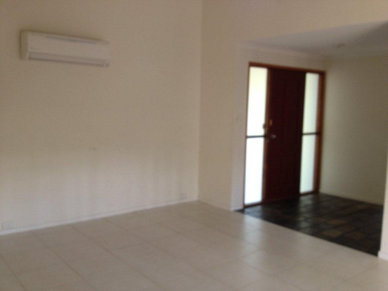 9 Staaten Street, Chapel Hill QLD 4069