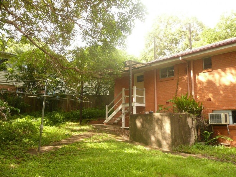 19 Napier Street, St Lucia QLD 4067