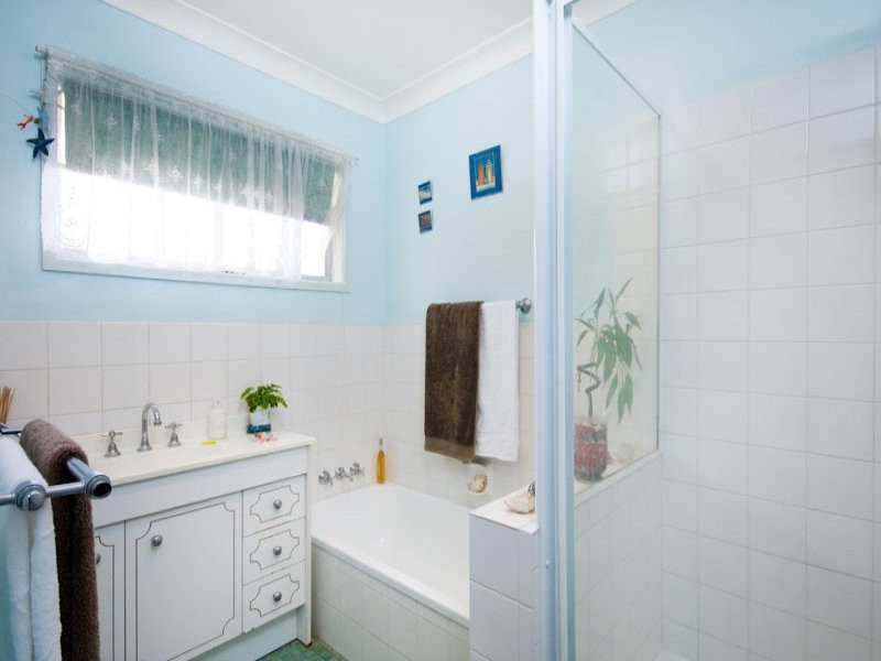 1 Sundown Street, Kenmore QLD 4069
