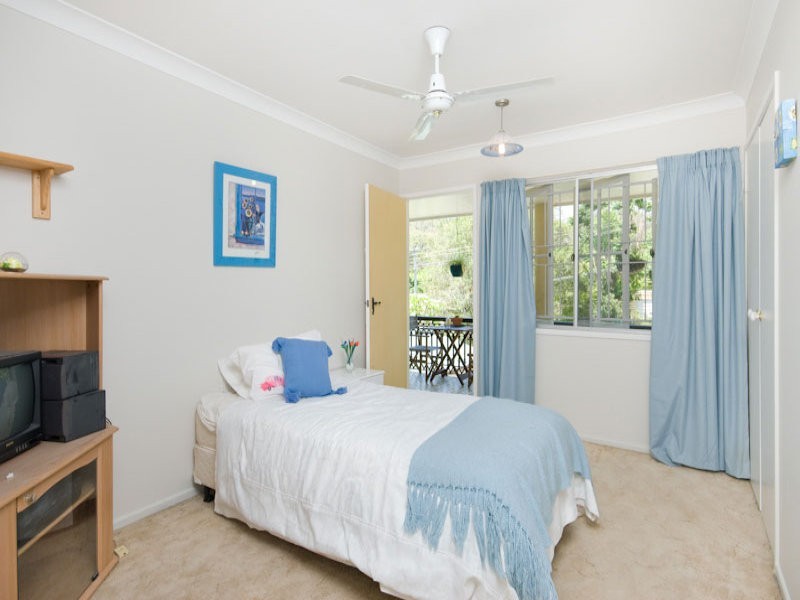 1 Sundown Street, Kenmore QLD 4069