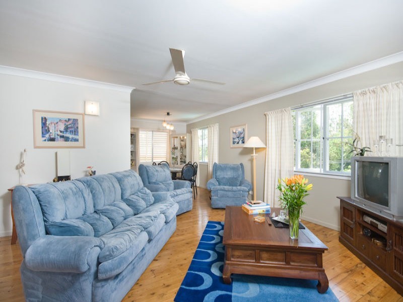 1 Sundown Street, Kenmore QLD 4069