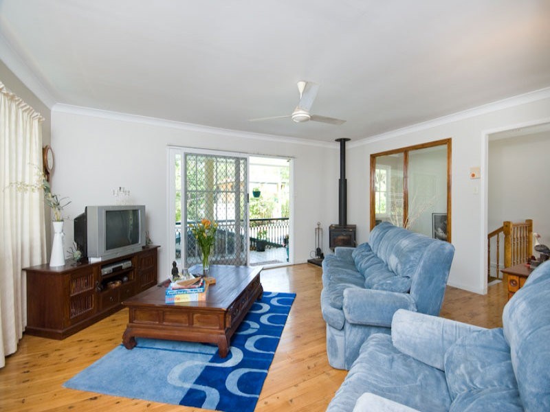 1 Sundown Street, Kenmore QLD 4069