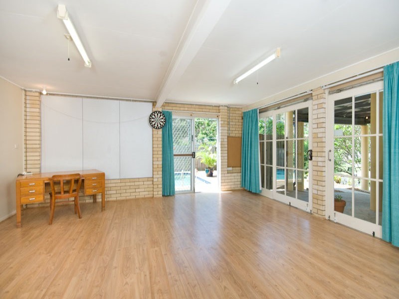1 Sundown Street, Kenmore QLD 4069