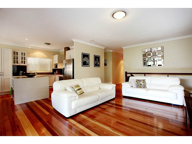 52 Gladstone Street, Indooroopilly QLD 4068