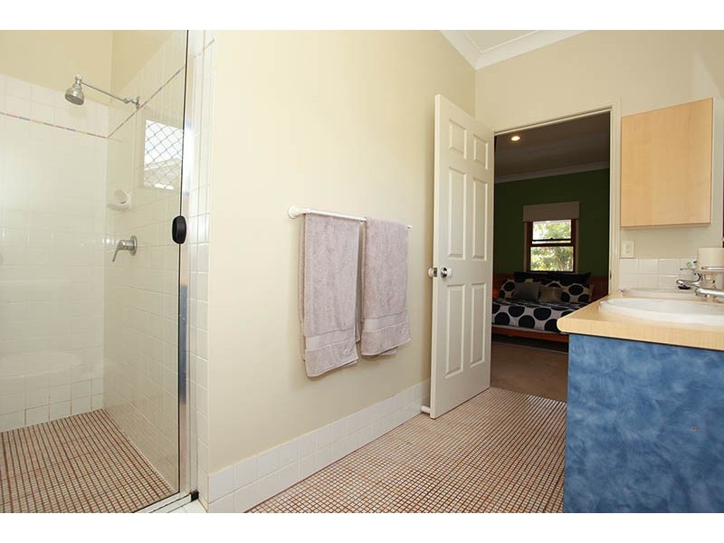 52 Gladstone Street, Indooroopilly QLD 4068