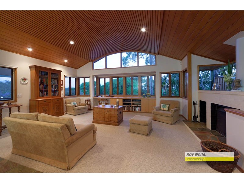 10 Carnoustie Court, Indooroopilly QLD 4068