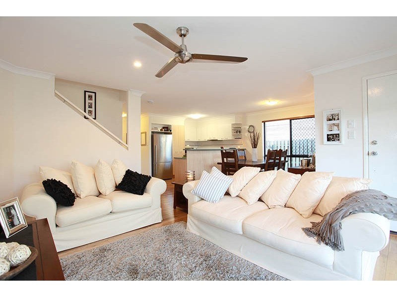 2/300 Cliveden Avenue, Corinda QLD 4075