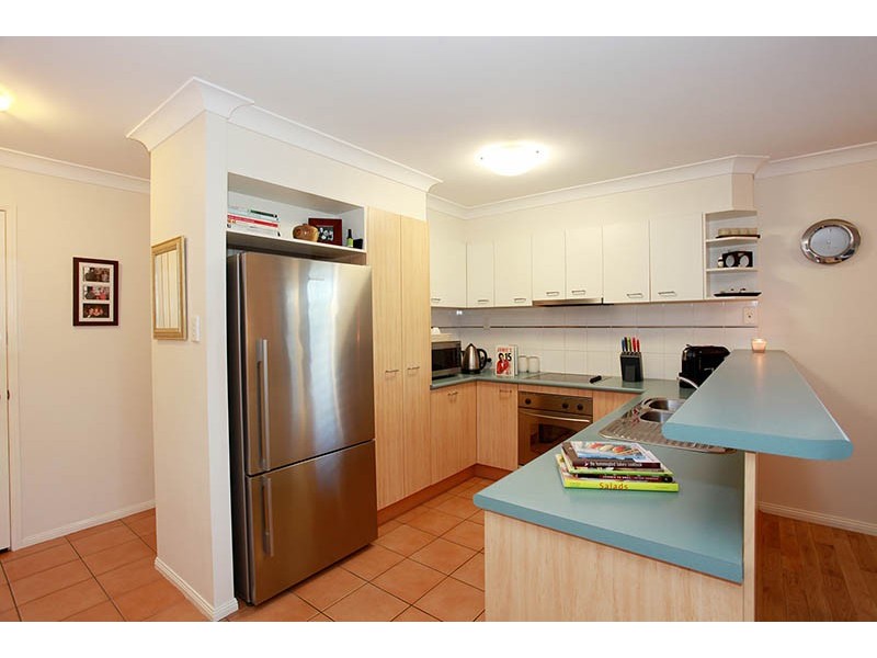 2/300 Cliveden Avenue, Corinda QLD 4075