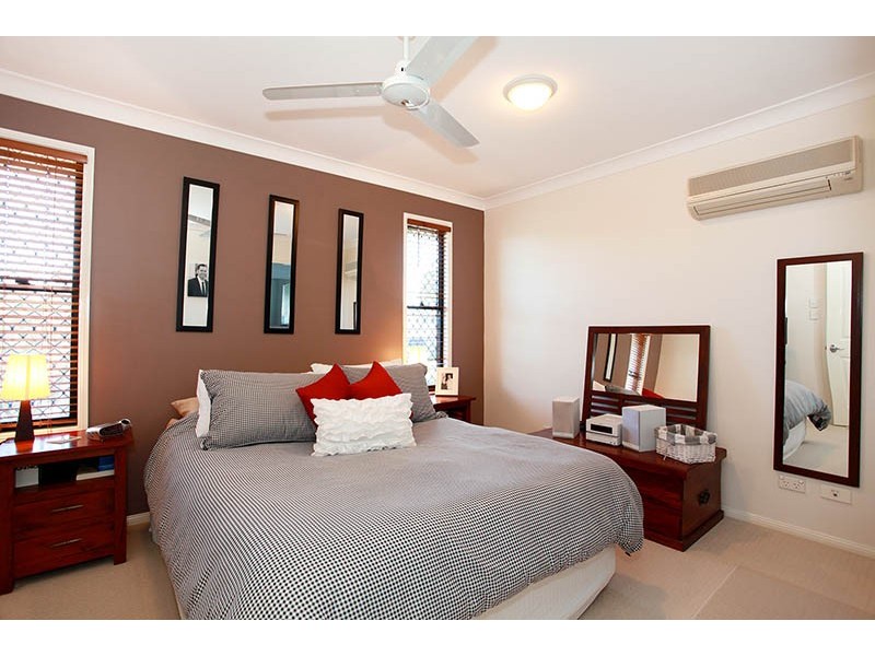 2/300 Cliveden Avenue, Corinda QLD 4075