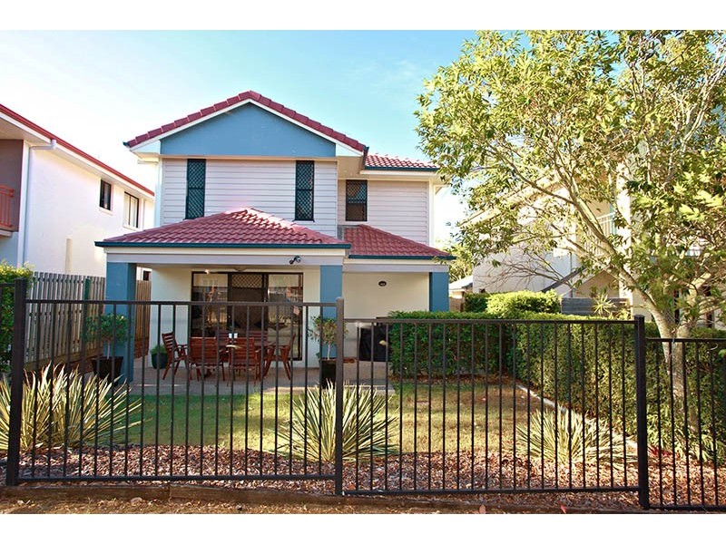 2/300 Cliveden Avenue, Corinda QLD 4075