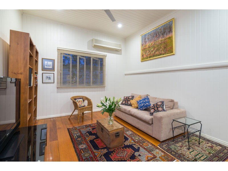 29 Disraeli Street, Indooroopilly QLD 4068