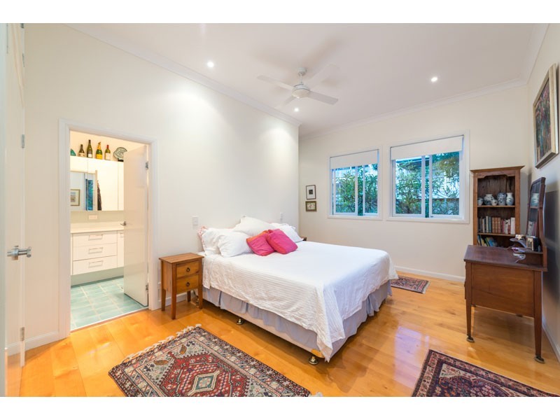 29 Disraeli Street, Indooroopilly QLD 4068