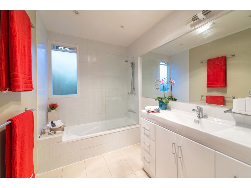 56 Gladstone Street, Indooroopilly QLD 4068