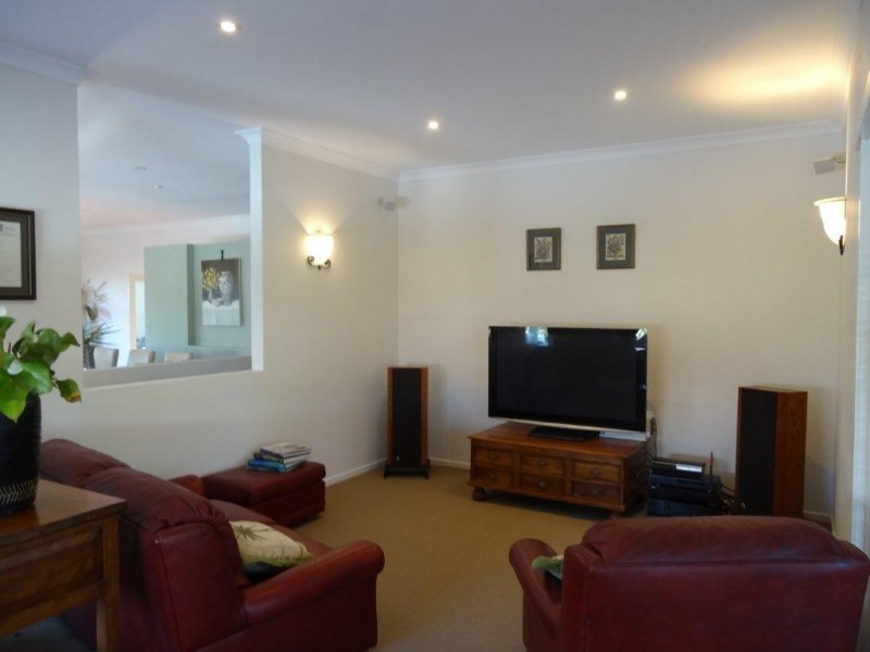 17 Rylatt Street, Indooroopilly QLD 4068