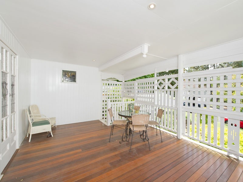 17 Rylatt Street, Indooroopilly QLD 4068