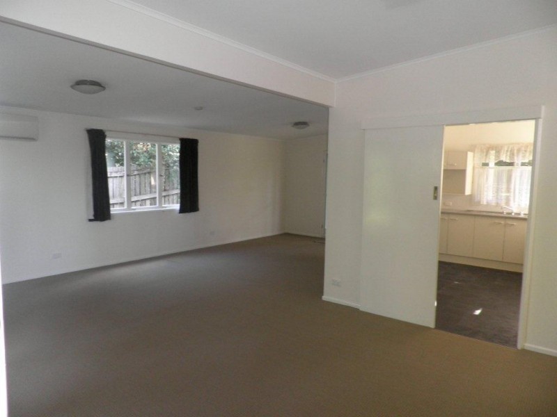 15 Euree Street, Kenmore QLD 4069