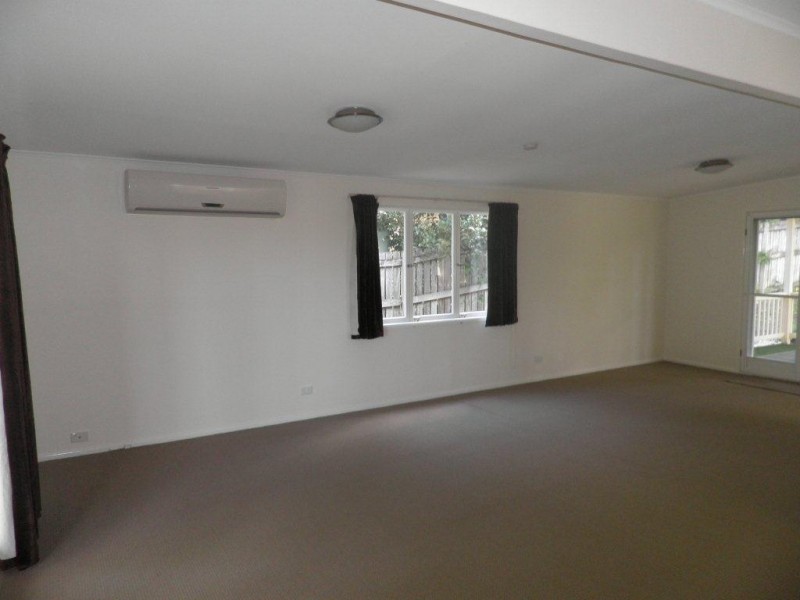 15 Euree Street, Kenmore QLD 4069