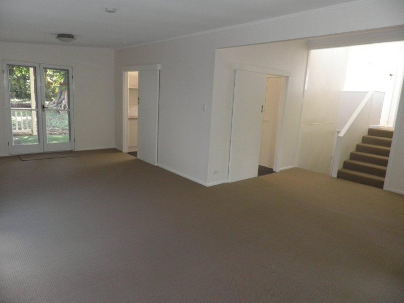 15 Euree Street, Kenmore QLD 4069