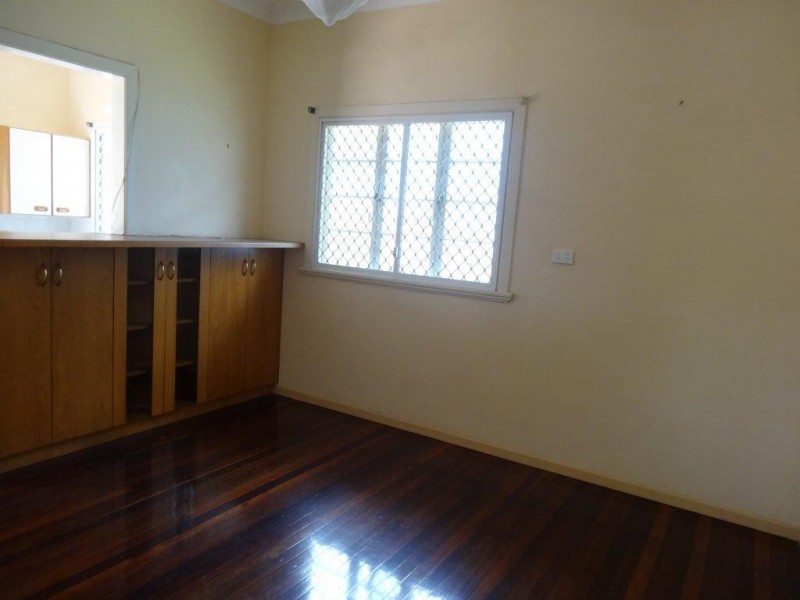 9 Disraeli Street, Indooroopilly QLD 4068