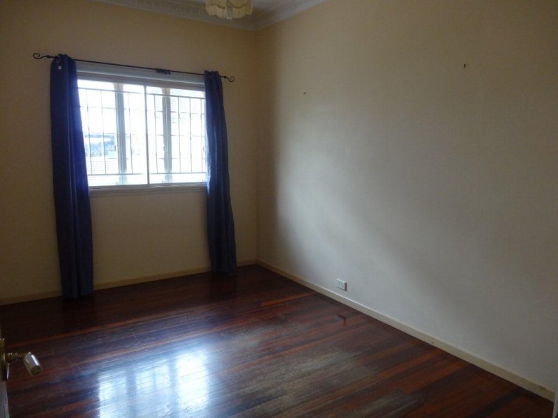 9 Disraeli Street, Indooroopilly QLD 4068