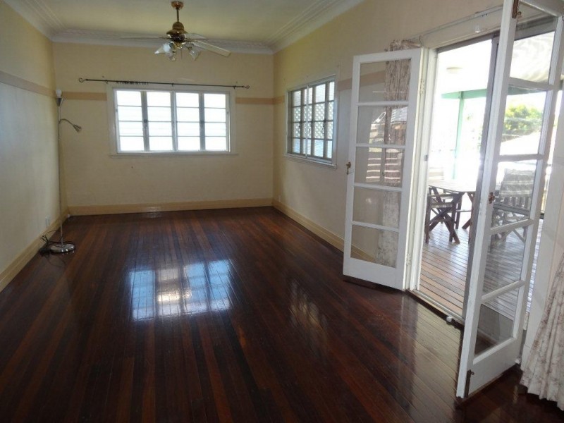 9 Disraeli Street, Indooroopilly QLD 4068