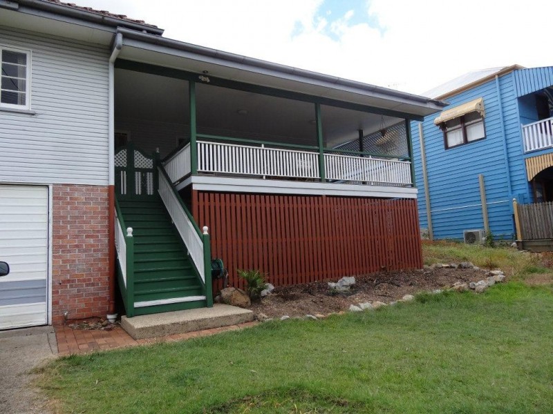 9 Disraeli Street, Indooroopilly QLD 4068