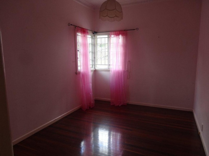 9 Disraeli Street, Indooroopilly QLD 4068