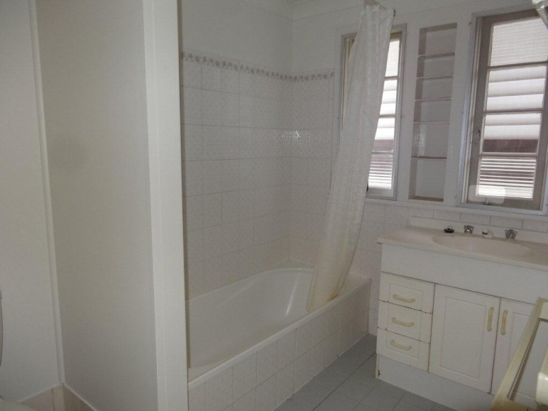 9 Disraeli Street, Indooroopilly QLD 4068