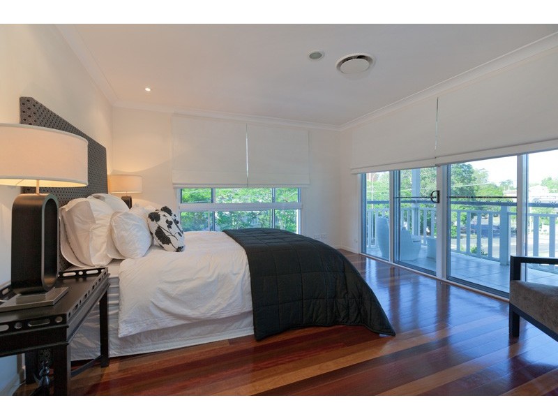 1 Kew Street, Indooroopilly QLD 4068