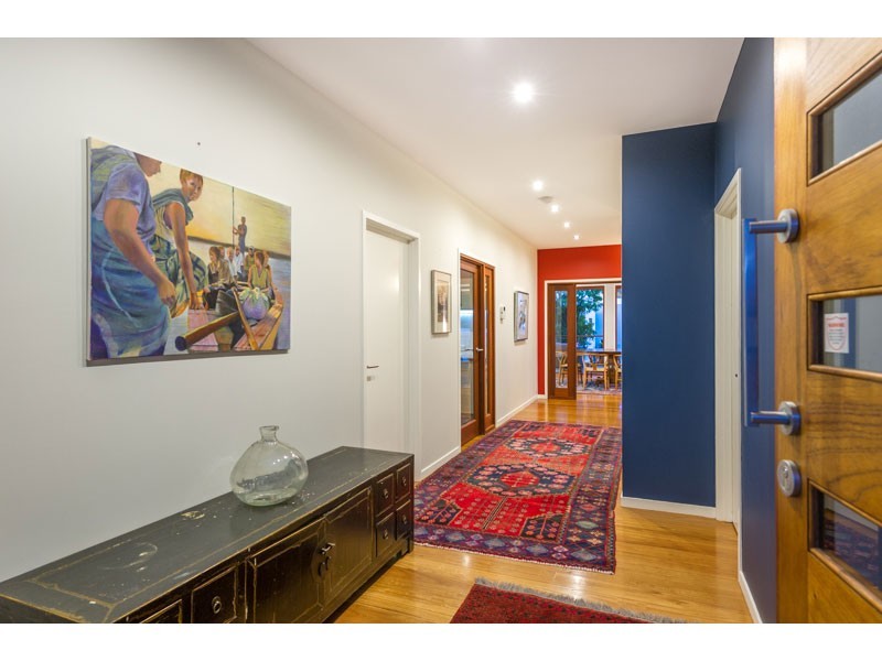 18 Neulans Road, Indooroopilly QLD 4068