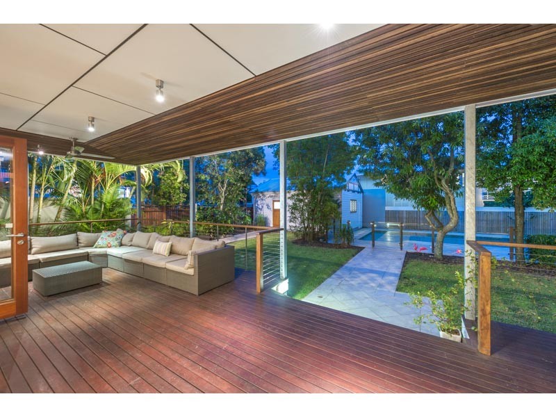 18 Neulans Road, Indooroopilly QLD 4068