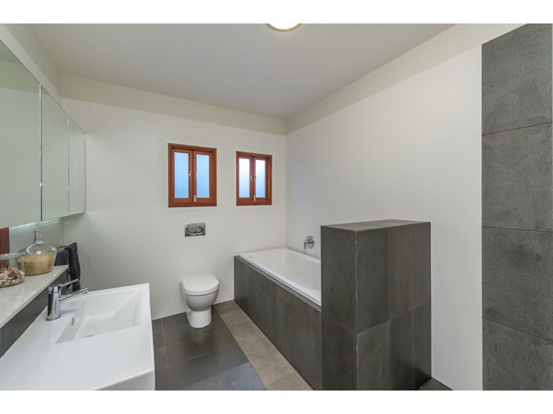 18 Neulans Road, Indooroopilly QLD 4068