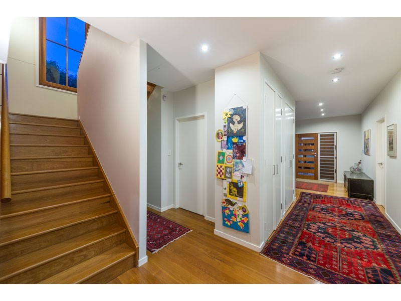 18 Neulans Road, Indooroopilly QLD 4068