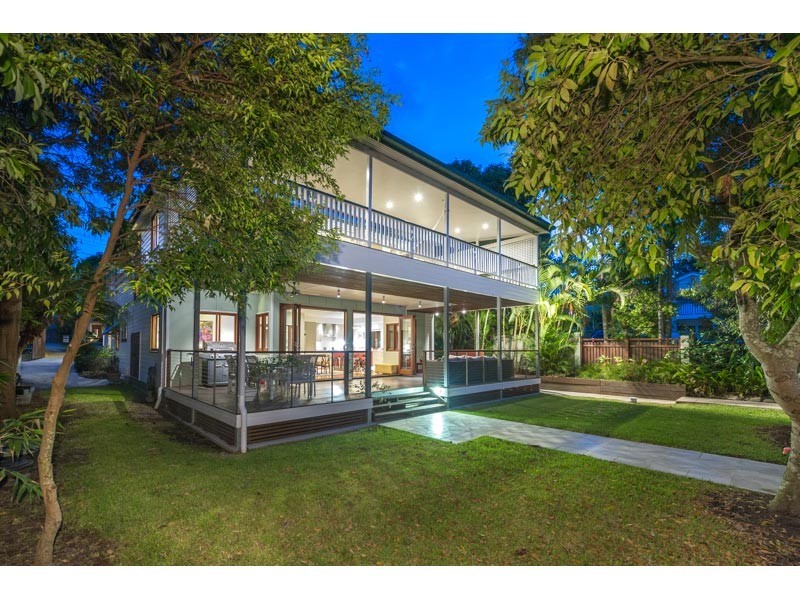 18 Neulans Road, Indooroopilly QLD 4068