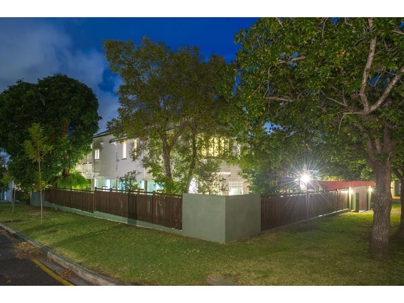 18 Neulans Road, Indooroopilly QLD 4068