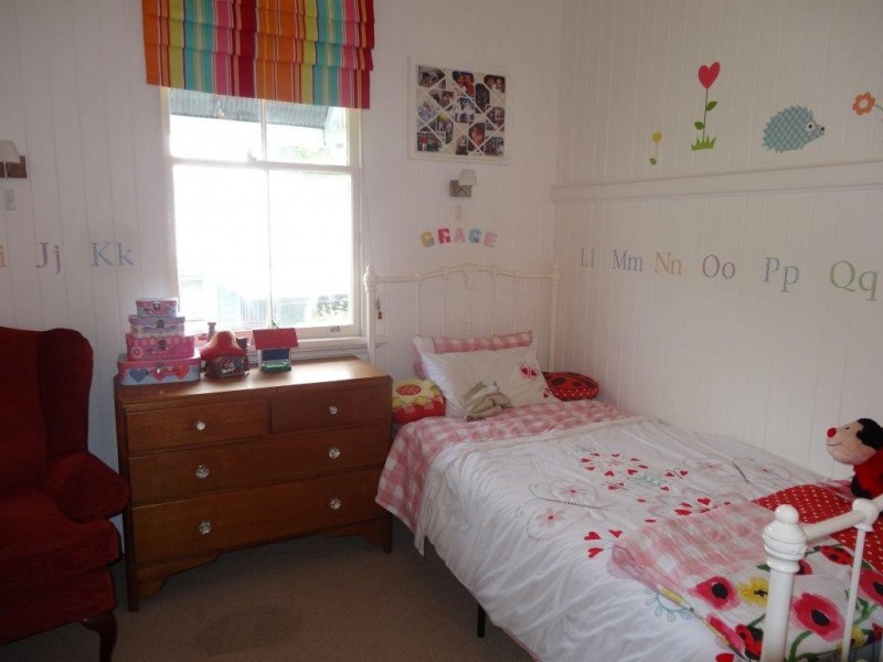 26 Clarence Road, Indooroopilly QLD 4068