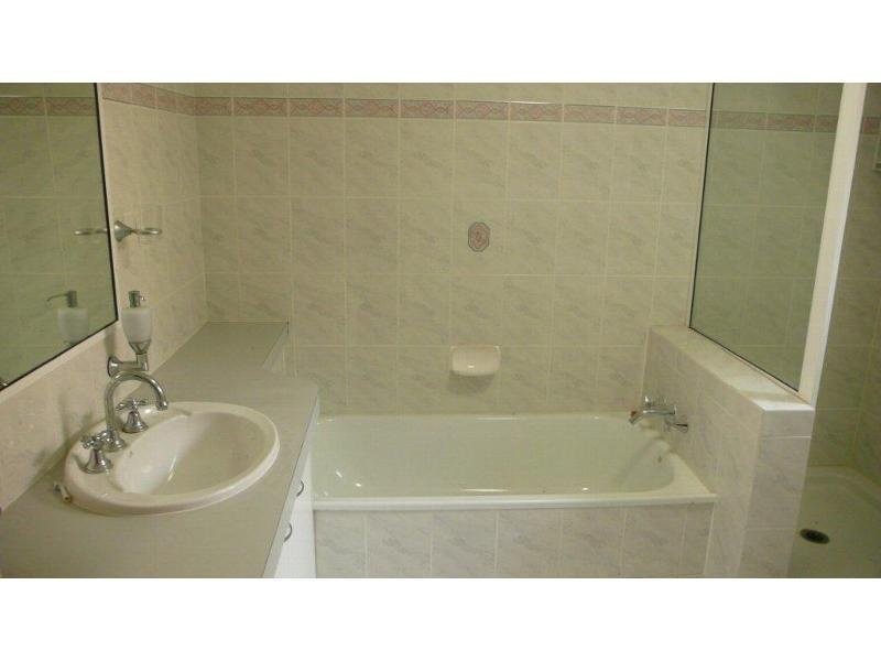 3/115 Central Avenue, Indooroopilly QLD 4068