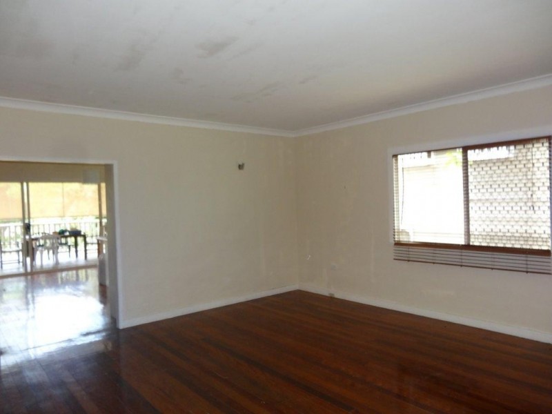 82 White Street, Graceville QLD 4075