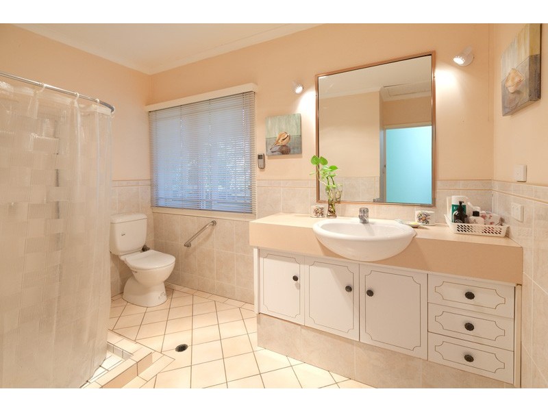 16 Victoria Street, Indooroopilly QLD 4068