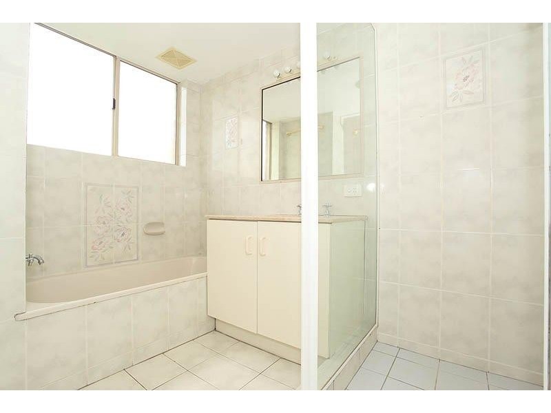 2/6 Shirley Street, Indooroopilly QLD 4068