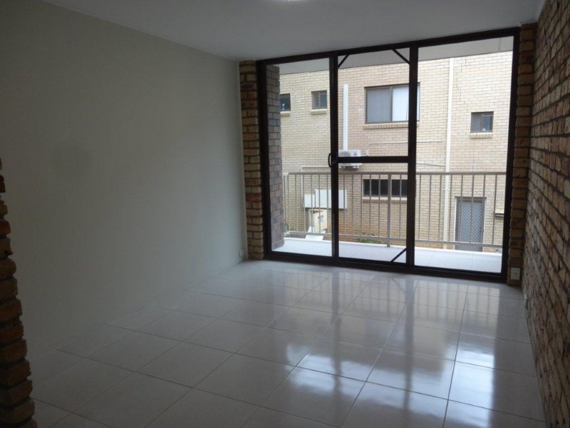 2/67 Warren Street, St Lucia QLD 4067