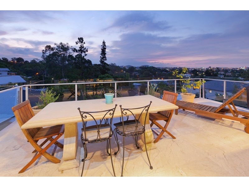 96 Central Avenue, St Lucia QLD 4067