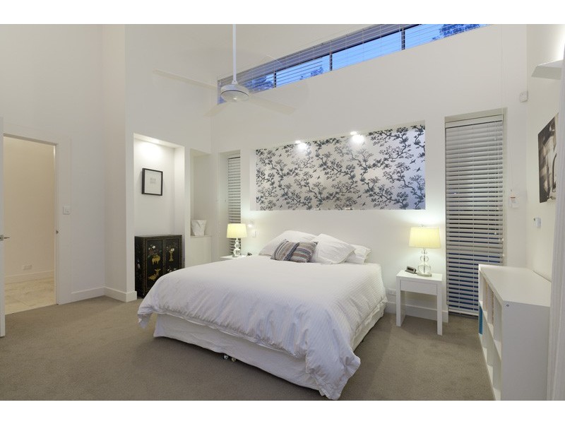 96 Central Avenue, St Lucia QLD 4067